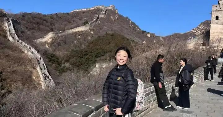 大學生長城哽咽誦詩何以動人？