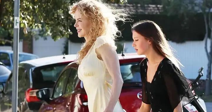 好美啊！58歲的她開掛了