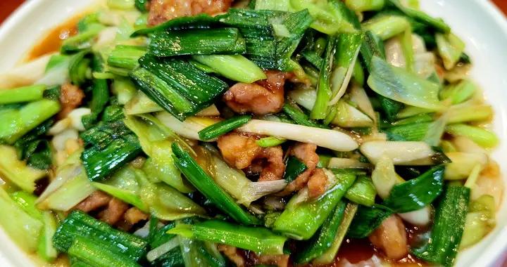 這菜再貴也要喫，大量上市！通便排毒，抗菌消炎，分享2種做法！