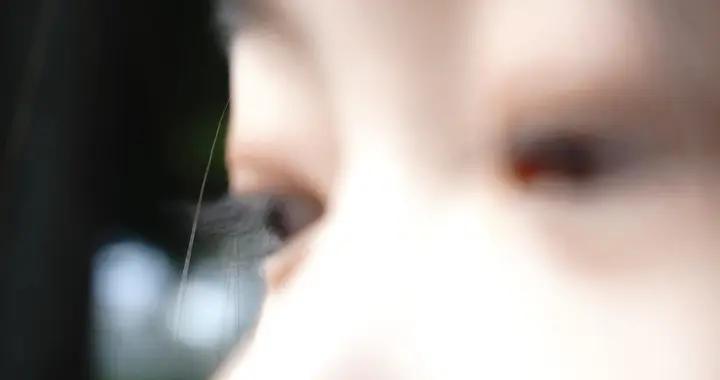 睫毛跑進眼睛裏能溶解？答案在這，這些處理方法要記牢
