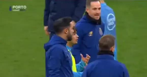 使用雷歐飛踢？波爾圖隊長迪奧戈-科斯塔訓練場飛踹隊友莫拉