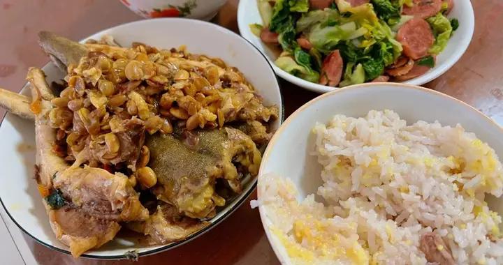 山東老兩口的午餐，曬朋友圈火了，網友：這纔是家常飯該有的樣子