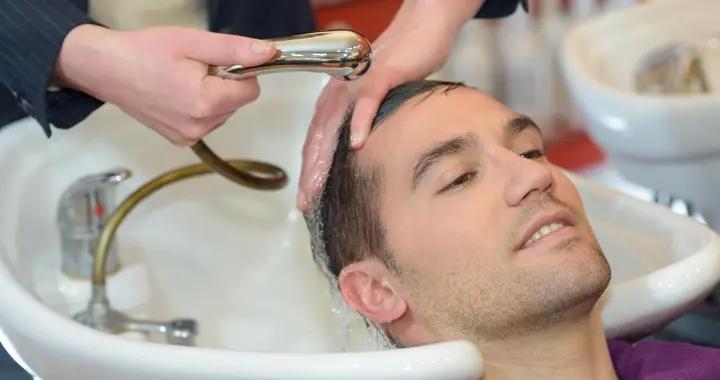 鹽水洗頭：天然的頭皮“清潔劑”，怎麼用？附禁忌