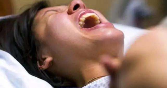 老公陪產順產8斤娃後同牀兄弟，幾年後成前夫！網友：惡露也別擦