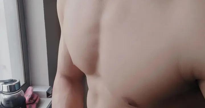 搜了搜蘇有朋的近照，大哥你這身材52歲？