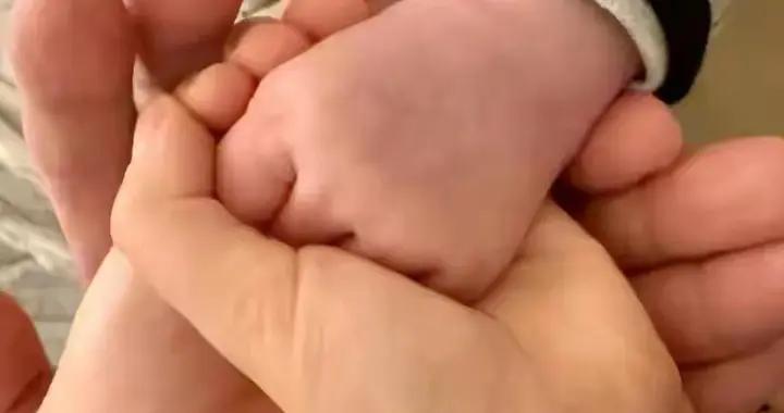 古巨基妻子繼53歲生一胎後，57歲再生二胎！網友：還沒絕經？