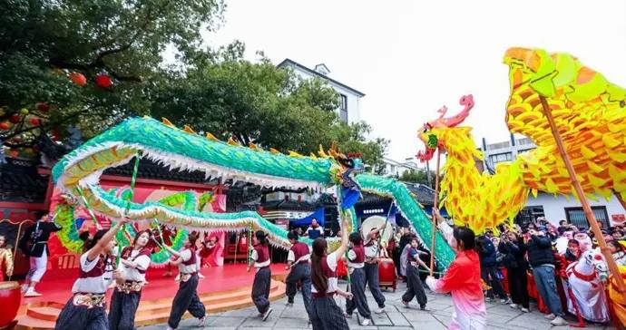 古巷尋幽逢新歲，賢城雅集醉流光