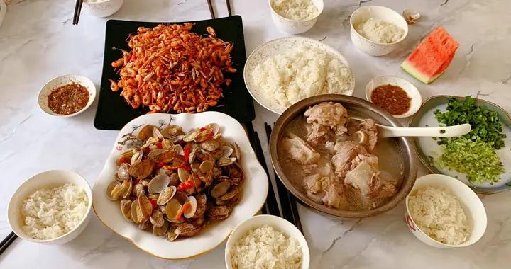 山東一家六口的午餐在朋友圈火了，網友說：又香又接地氣，好想喫