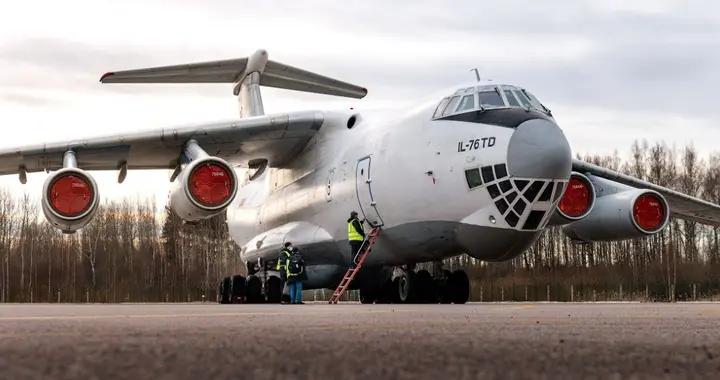 37年前人類最強運輸機首飛，如今殘骸還在喫灰！