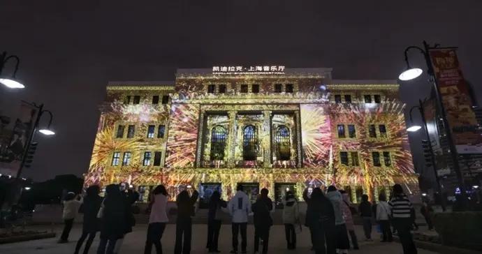 樂聲融光影，煥彩迎新夜！上海音樂廳燈光秀點亮老建築