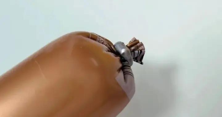 終於學會了火腿腸的正確打開方式！（別再用牙咬了）