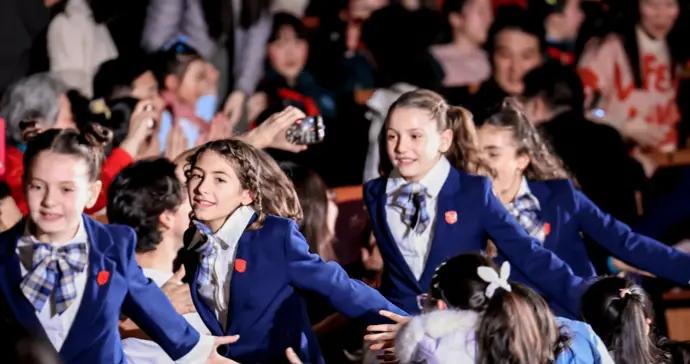 中意萌娃同臺！耳朵要融化，這場童聲合唱好治癒