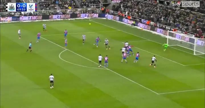 賴斯和吉馬良斯本輪先後親吻鏡頭慶祝，時間剛好都是第71分鐘