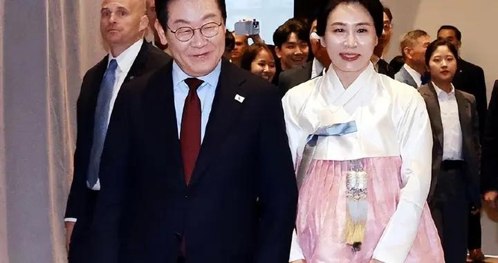 李在明夫婦參加晚宴，金惠景2套韓服呈音韻之美，笑容是美的良藥