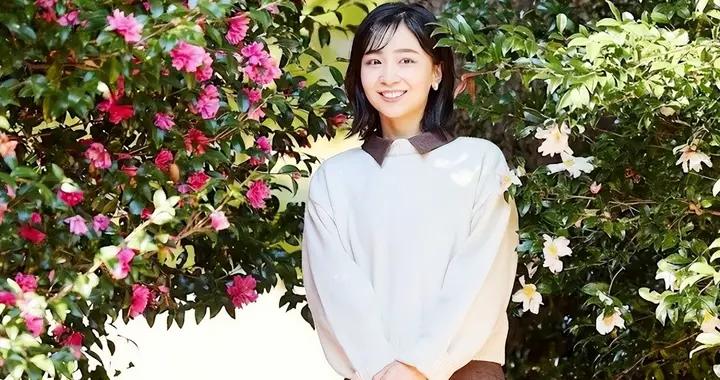 日本最美佳子公主秀照，白針織配立領秀氣，愛跳舞玩叛逆31歲單身