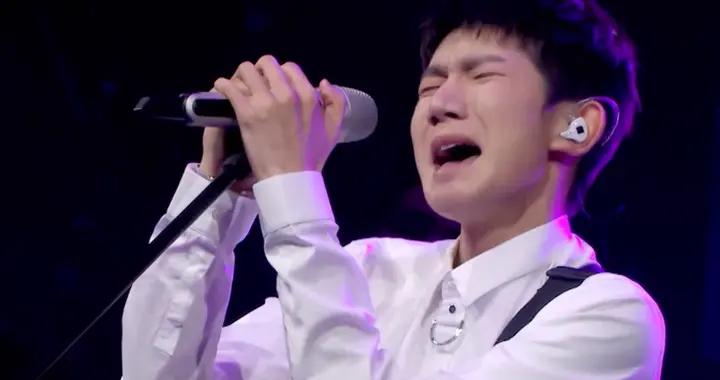 王源：13歲出道即巔峯，因一次抽菸掉粉百萬，如今漂亮逆襲