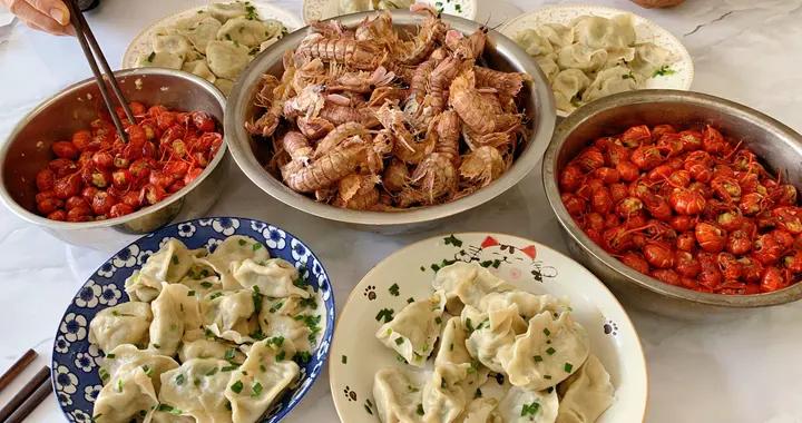 山東一家五口的餃子午餐，朋友圈火了，網友：家裏有礦！喫不起！