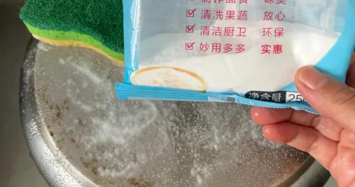 2塊錢的小蘇打，被年輕人用成萬能清潔劑