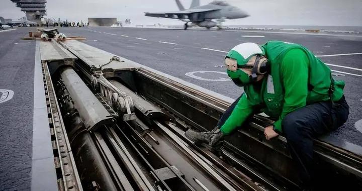 福建艦2000次零故障彈射，美軍福特號600次就趴窩！