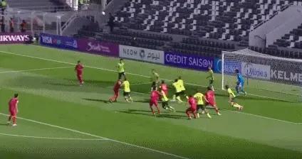 半場：U23澳大利亞兩分鐘兩球2-1十人泰國U23，延森染紅