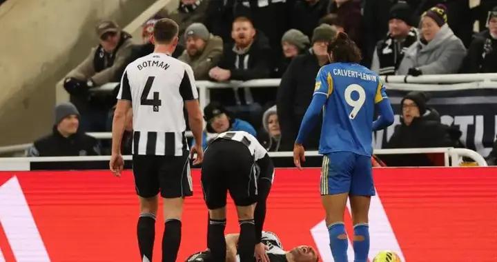 後防又傷一個，紐卡後衛法比安-舍爾被擔架抬離球場