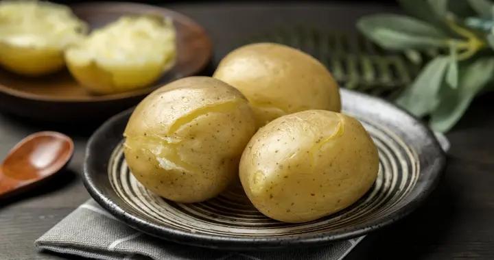 一個超級掉秤的方法：晚餐一個蒸土豆+一份時蔬