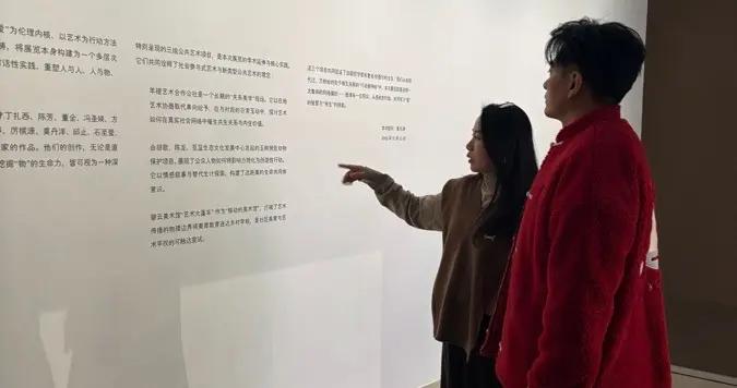 這個展覽，作品裏怎麼都是廢棄物！演員陳龍竟然都來打卡了