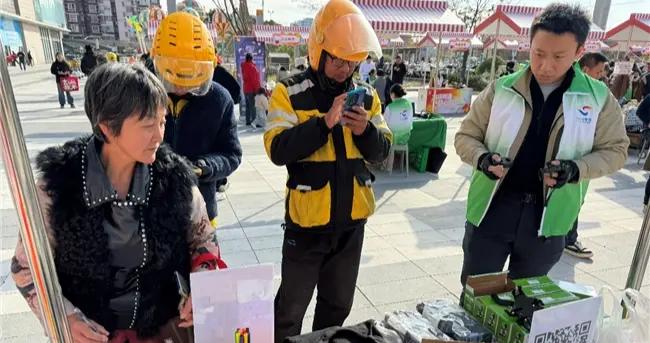 調研桌搬進市集 周浦鎮傾聽騎手心聲繪就服務藍圖