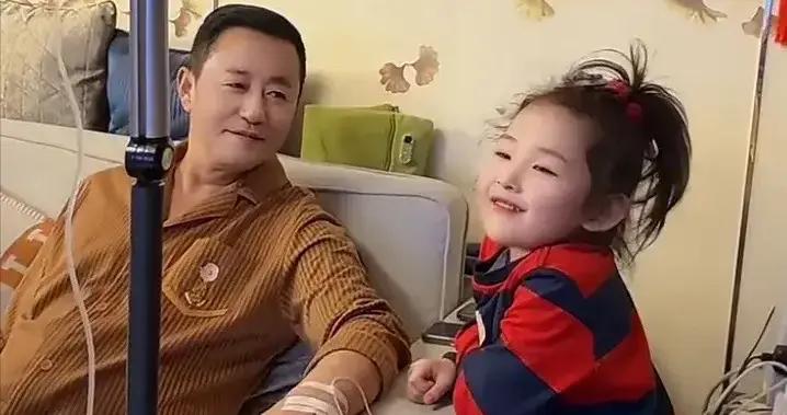 61歲王長貴現狀曝光，住300平豪宅在家打吊瓶，每月領4815退休金