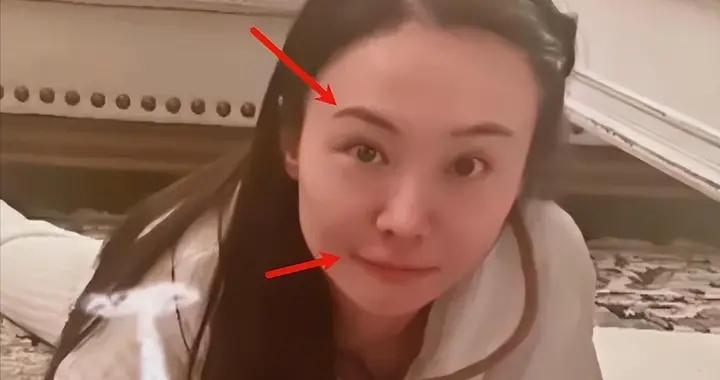 鄭爽近照曝光星味全無，家中裝修豪華驚現兒童玩具，日子並不可憐