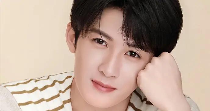 檀健次被曝與小16歲女演員相戀，雙方回應信息量大，女方被網暴了