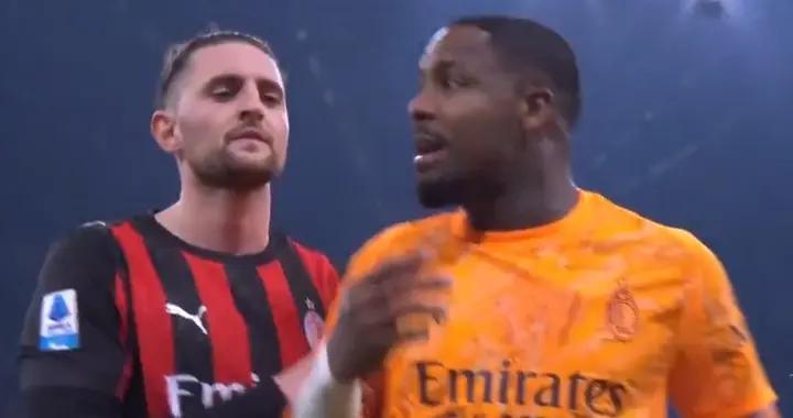 對補時階段點球的判罰十分不滿，邁尼昂比賽結束後爆粗罵裁判