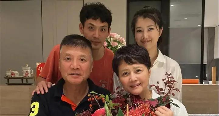 59歲茹萍現狀曝光：定居杭州住2000平豪宅，不工作繼子女兒養着她