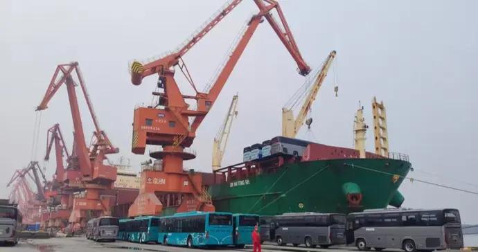 2026年首單！299輛國產客車從閔行啓運奔赴阿爾及利亞