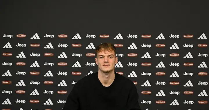 官方：尤文與隊內18歲的波蘭中場馬祖爾續約至2029年