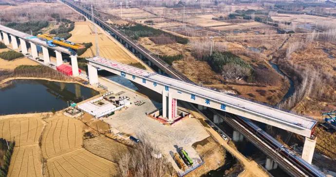 轉得動、轉得穩、轉得準，1.7萬噸“空中舞者”平穩轉身