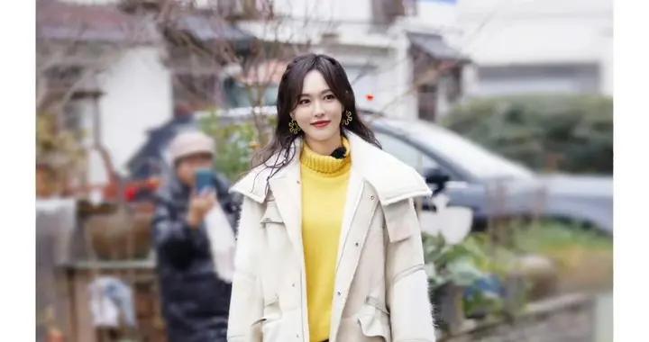 被41歲的唐嫣驚豔到！毛衣配羽絨服穿出時尚減齡感，普通人能照搬