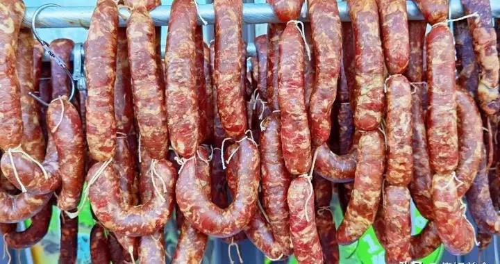 香腸灌好後，是曬乾還是風乾？很多人做錯，難怪不香還會發黴變臭