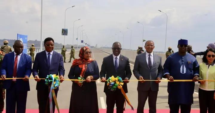 改行程後，王毅受隆重接待，1頓早餐解決1件大事，同時美國又作妖