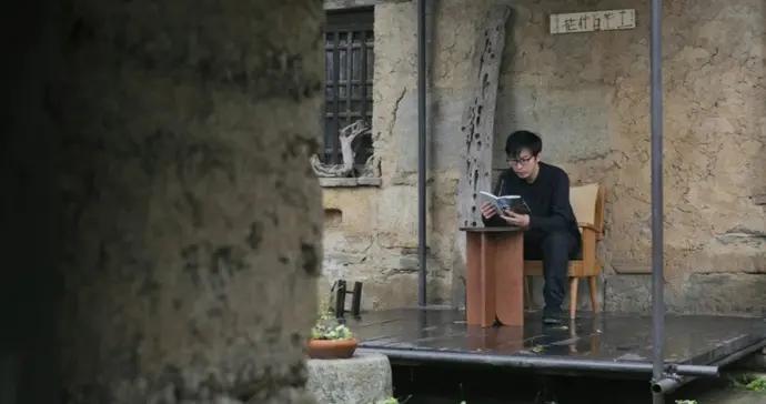 一位青年在山中生活十年，日常最快樂的事就是瞎折騰