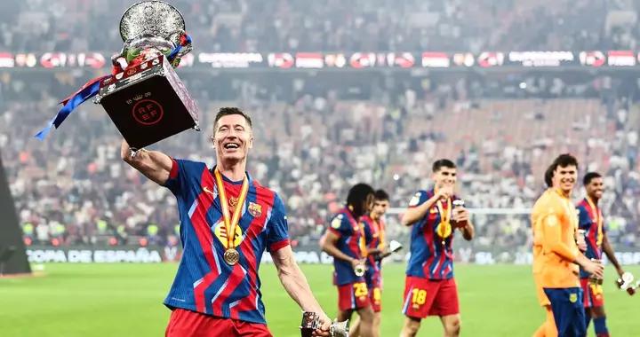 阿斯：巴薩尚未就萊萬的未來做出決定，但不排除與其續約