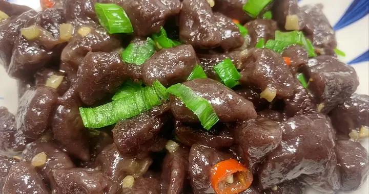 冬天要多喫黑豆，教你一個神仙做法，睡眠好了，頭髮黑了，太香了