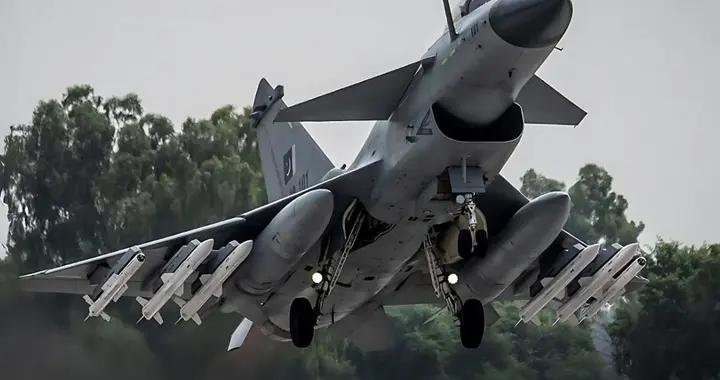 巴基斯坦公開殲10CE戰機實戰數據，國自研戰機到底憑什麼這麼強？