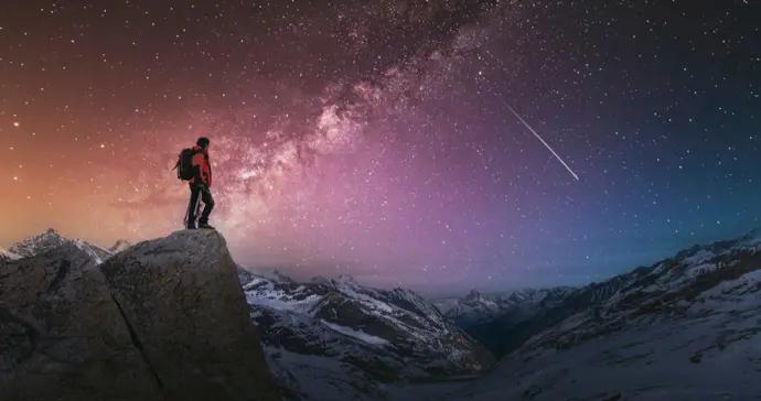 山就在那裏，靜默不語