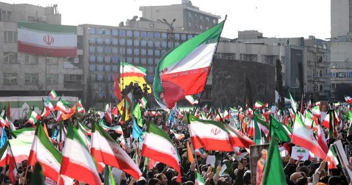 特朗普叫停與伊朗官員會談，美軍備好多套對伊方案，軍事介入可能性上升