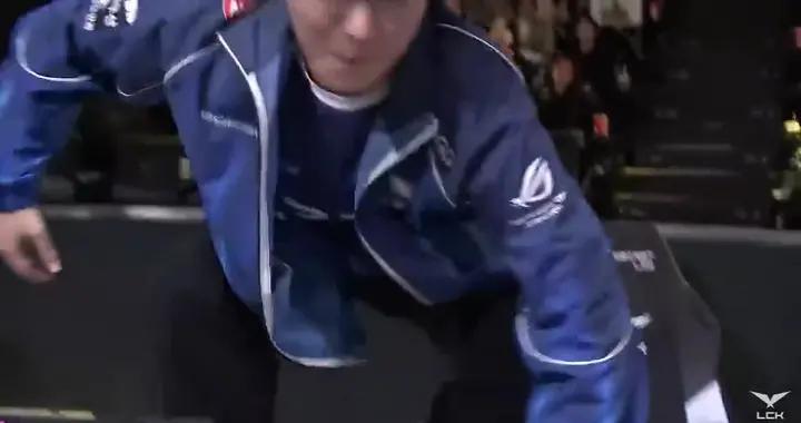 Siuuuuu！DRX中單Ucal比賽獲勝後做出C羅招牌慶祝動作