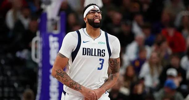 Shams：安東尼-戴維斯左手韌帶受傷，若進行手術將缺席數月