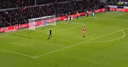 點球大戰第一輪：兩隊都罰入