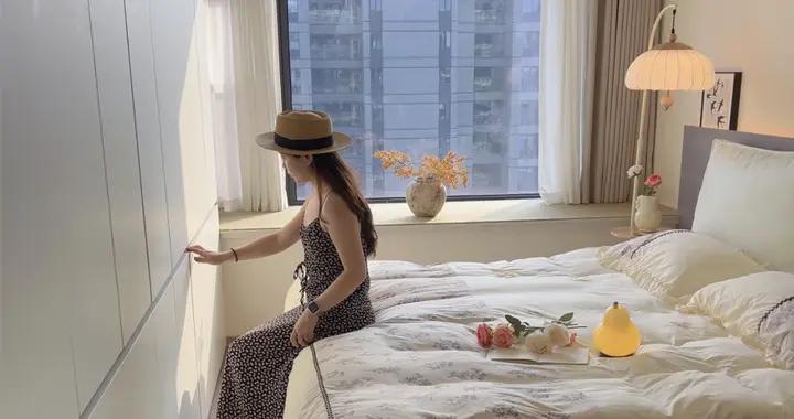 臥室開間3米，牀尾做“整牆衣櫃”反而顯大？杭州女生的做法火了