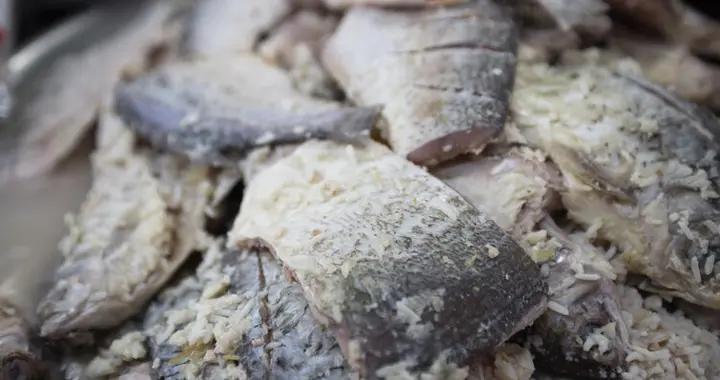 血管裏取出“碎肉”是血栓？醫生：身體出現這4個信號，千萬別拖